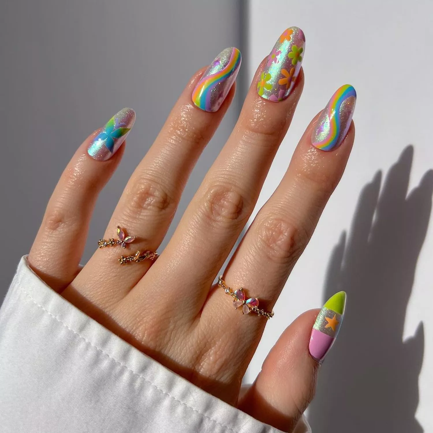 Scooby Doo-inspired summer nail art design