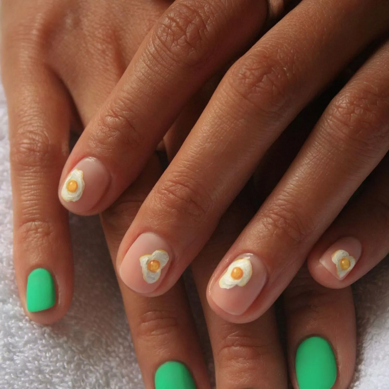 Fried eggs and matte green summer nails