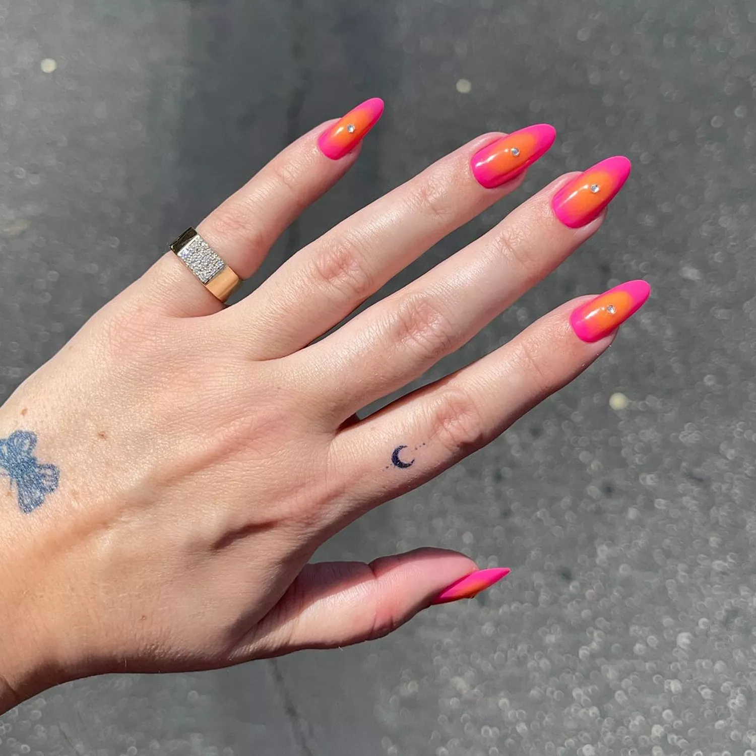 Neon aura summer nails
